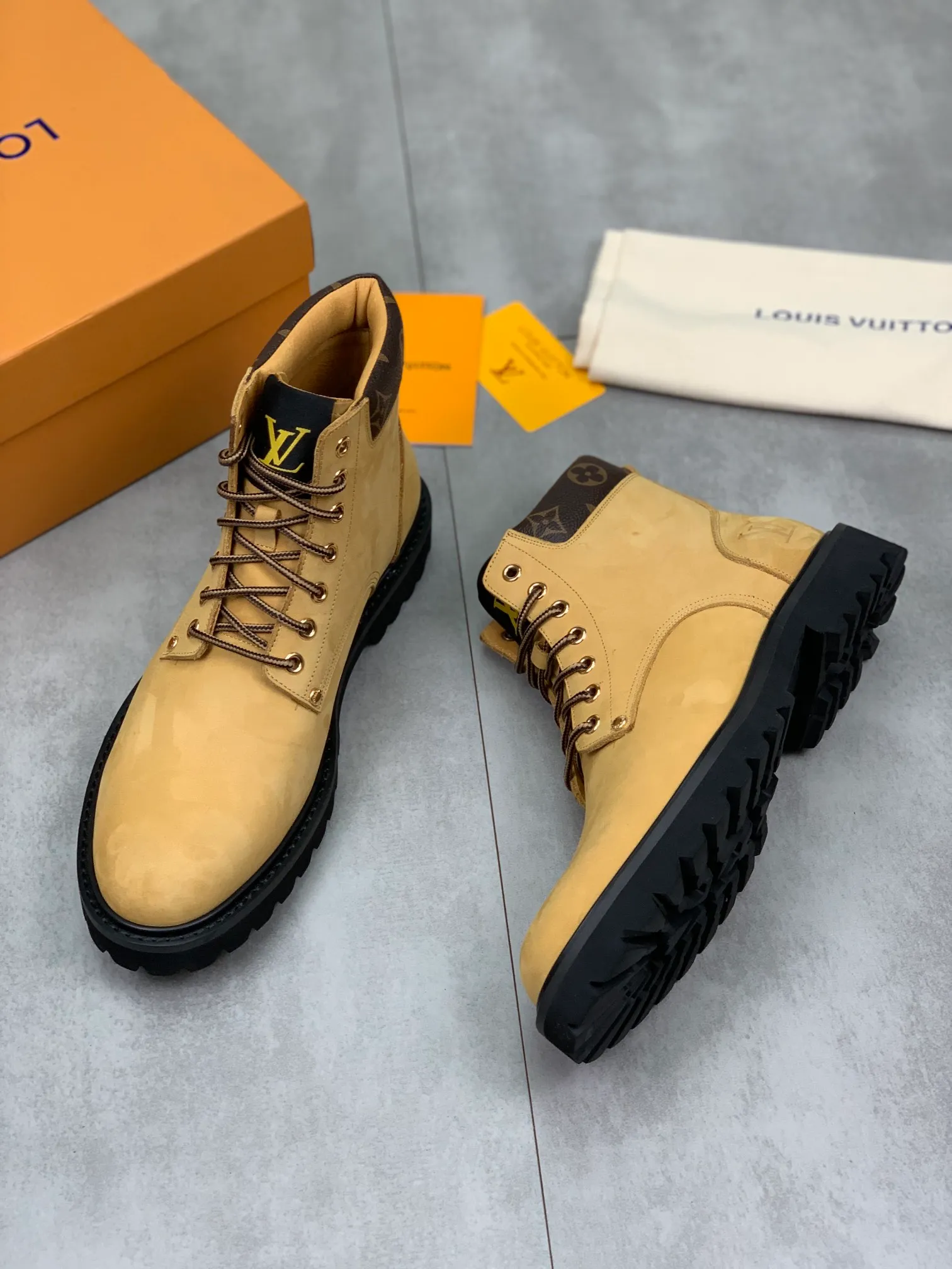Men's men's shoes 💰P620💰【New】🆘Water-dyed cow lining LV Louis Vuitton business high-top leather shoes, made of original imported Italian 🇮🇹 calfskin, full cowhide lining, carefully handmade by professional shoemakers, the original version is specially designed for wear-resistant outsole. Standard code 38-44 3⃣️color🉑️choice